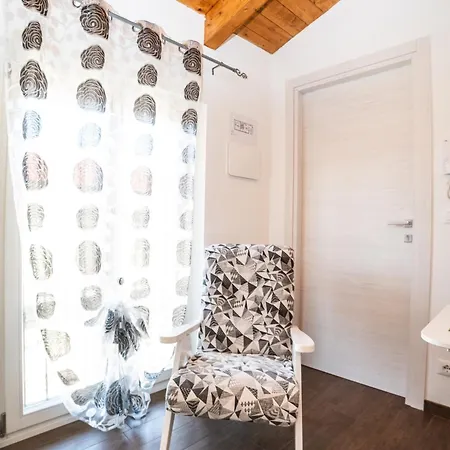 Dicentra Apartment *
